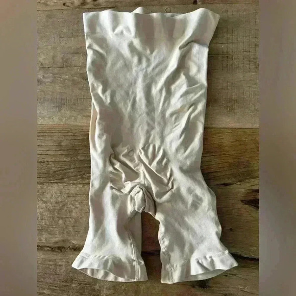 NWOT SKIMS High Waisted Above Knee Sculpting Shirt ~ Sand ~ Size XLarge - Picture 8 of 9